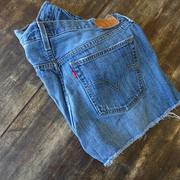 LEVI'S Medium Wash Button Fly 501 High Rise Shorts 31 - Picture 4 of 7